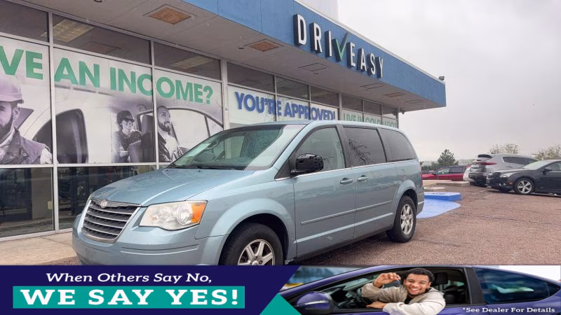 2010 Chrysler Town & Country New LX