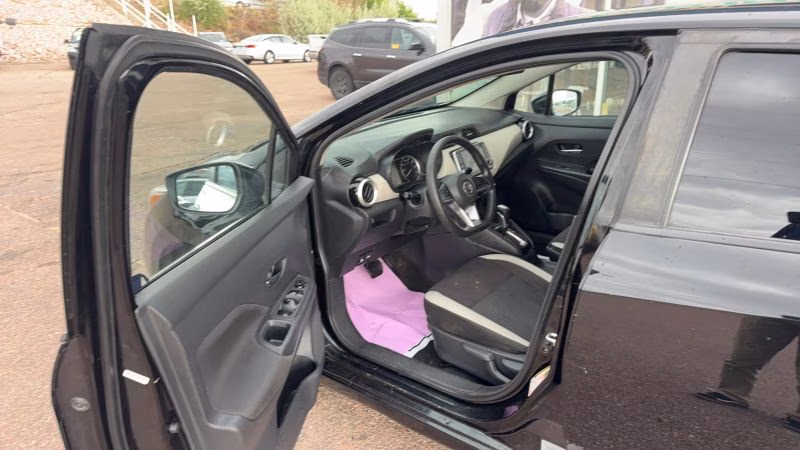 2021 Nissan Versa Sedan SV - Photo 7